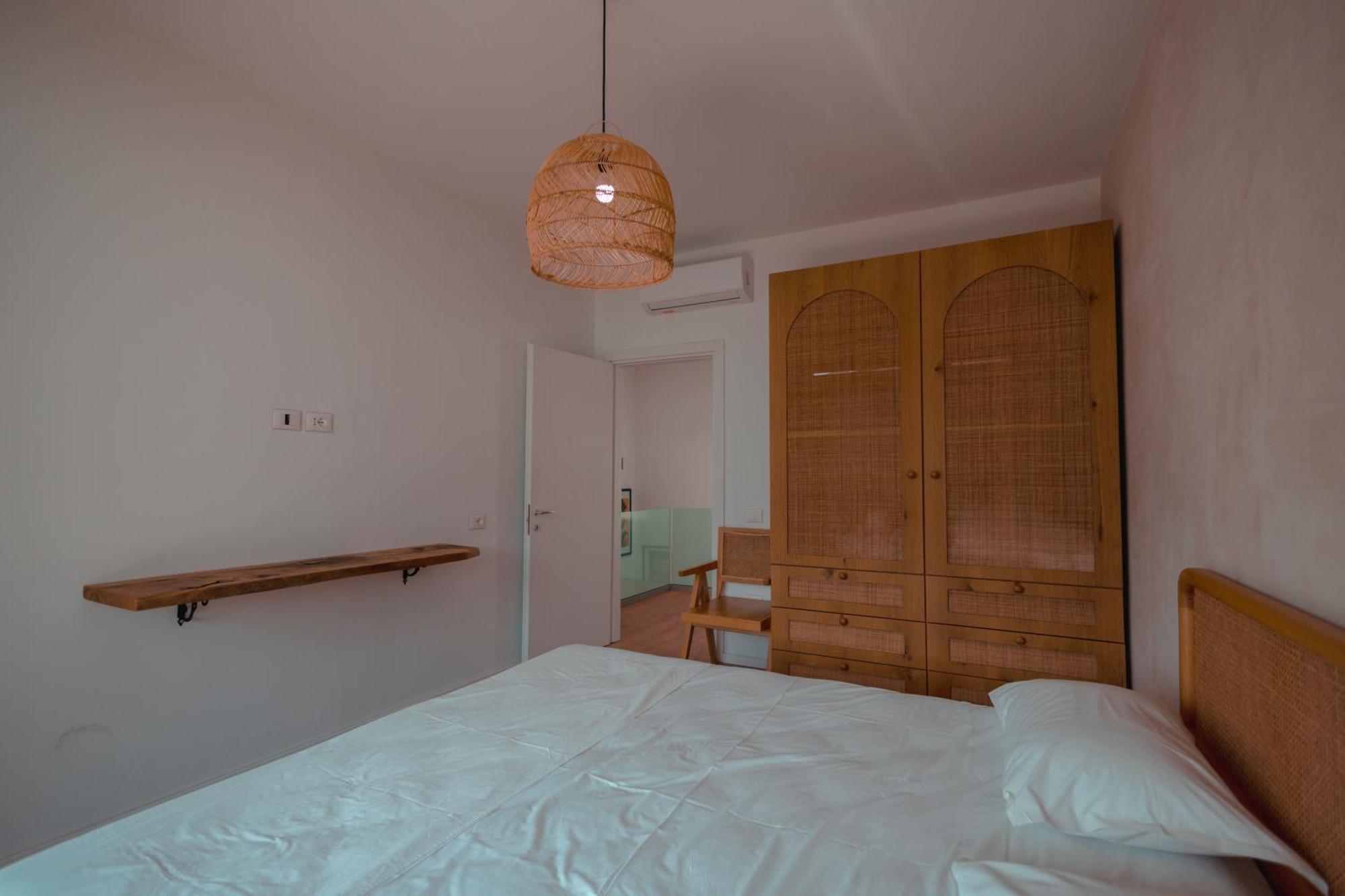 Escape By Form Olea *